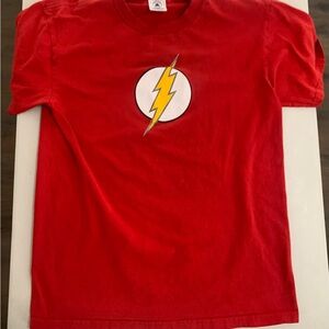 Classic The Flash symbol t-shirt.